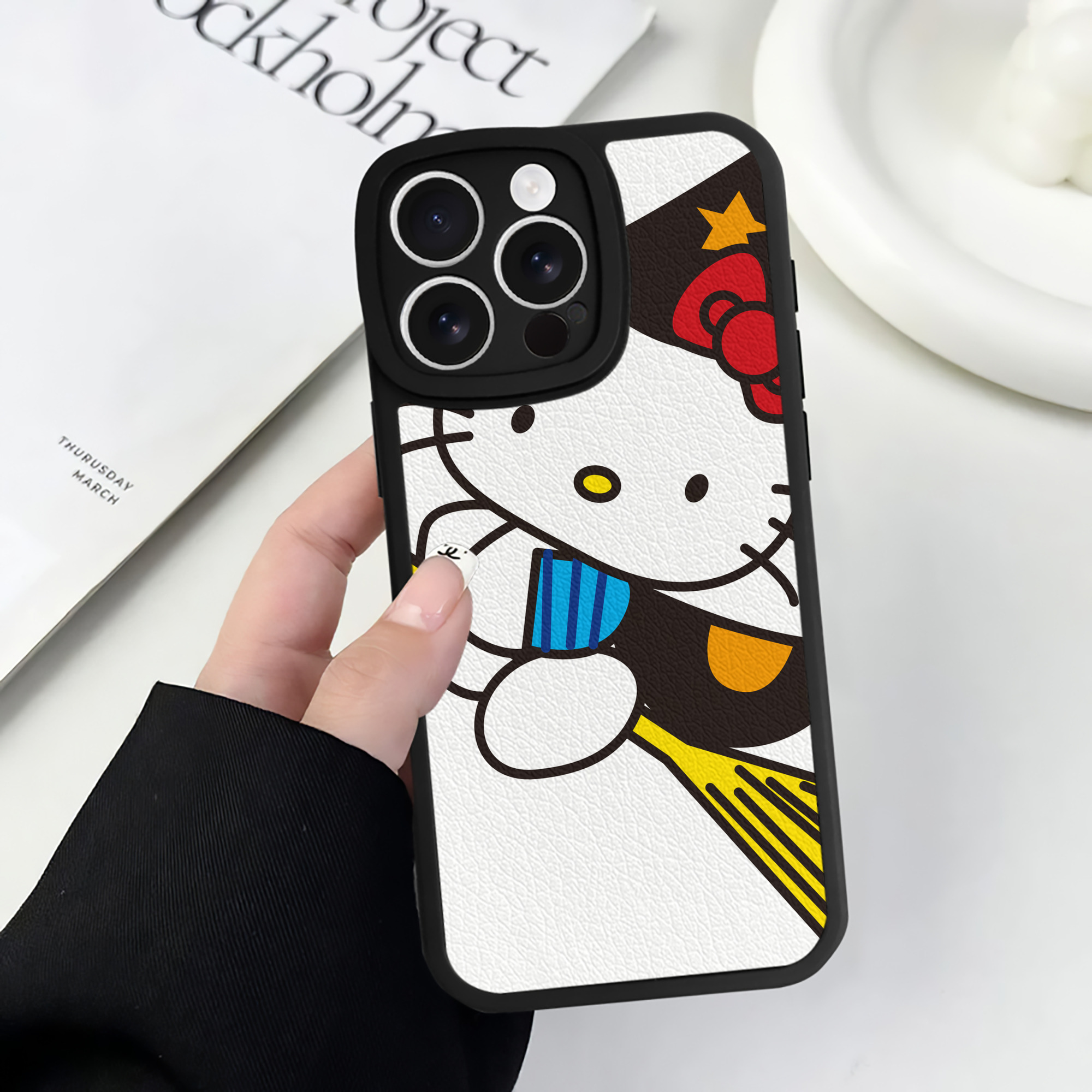 （画像用） Hello Kitty ハローキティ 【iPhone 16シリーズ対応】シリコンスマホケース（レザー調） 材質：シリコン